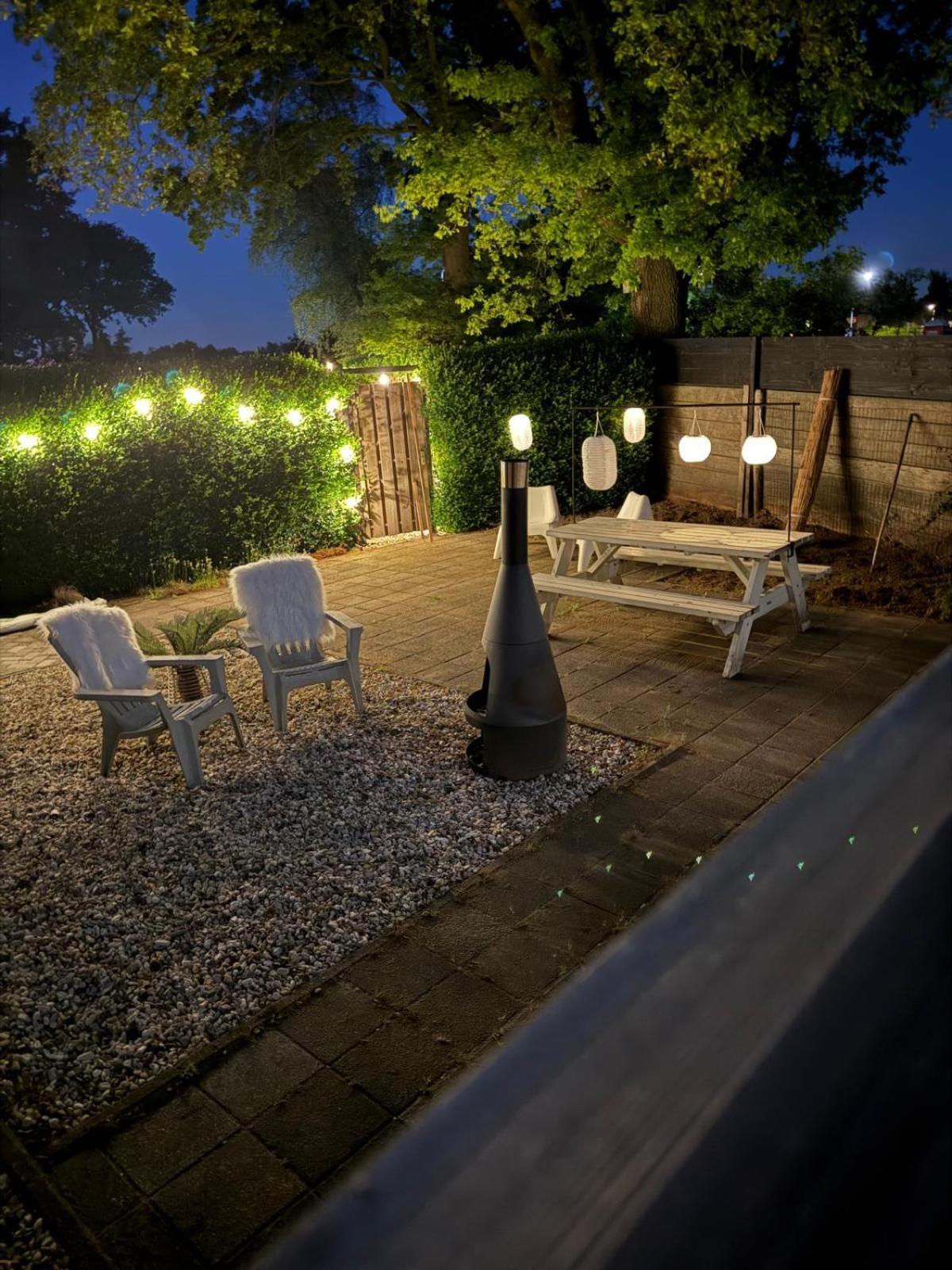 Kamer met Queensize Bed en Uitzicht op de Tuin